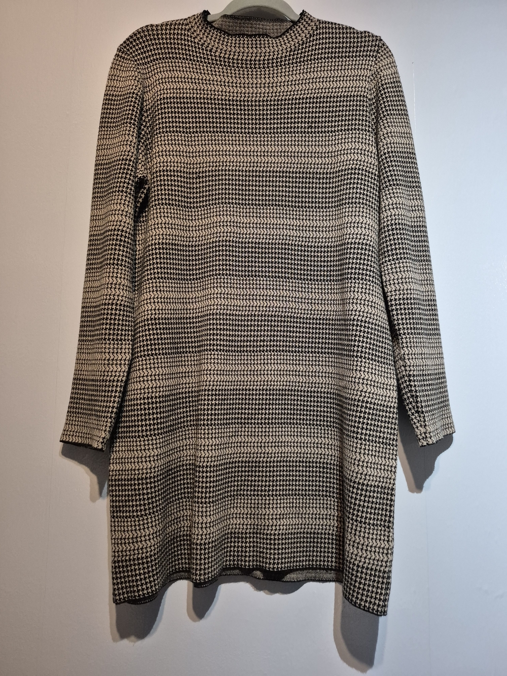 Max Studio Black and Cream Houndstooth Long-Sleeve Knit Dress